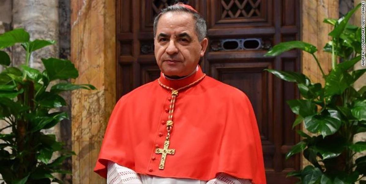 Kardinál Becciu sa postavil pred vatikánsky súd!