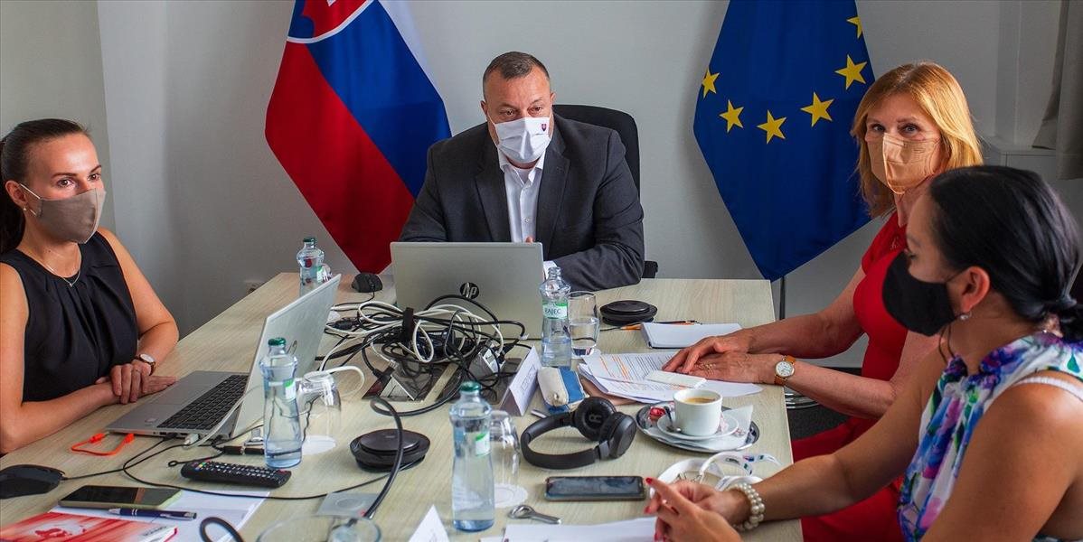 Vláda vyplatí sociálnym pracovníkom mimoriadne odmeny!