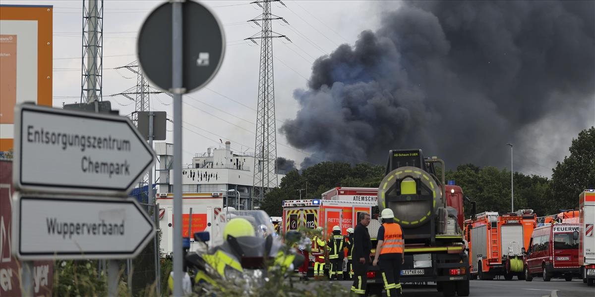 Explózia v nemeckom priemyselnom parku má najmenej dve obete. Päť osôb je naďalej nezvestných