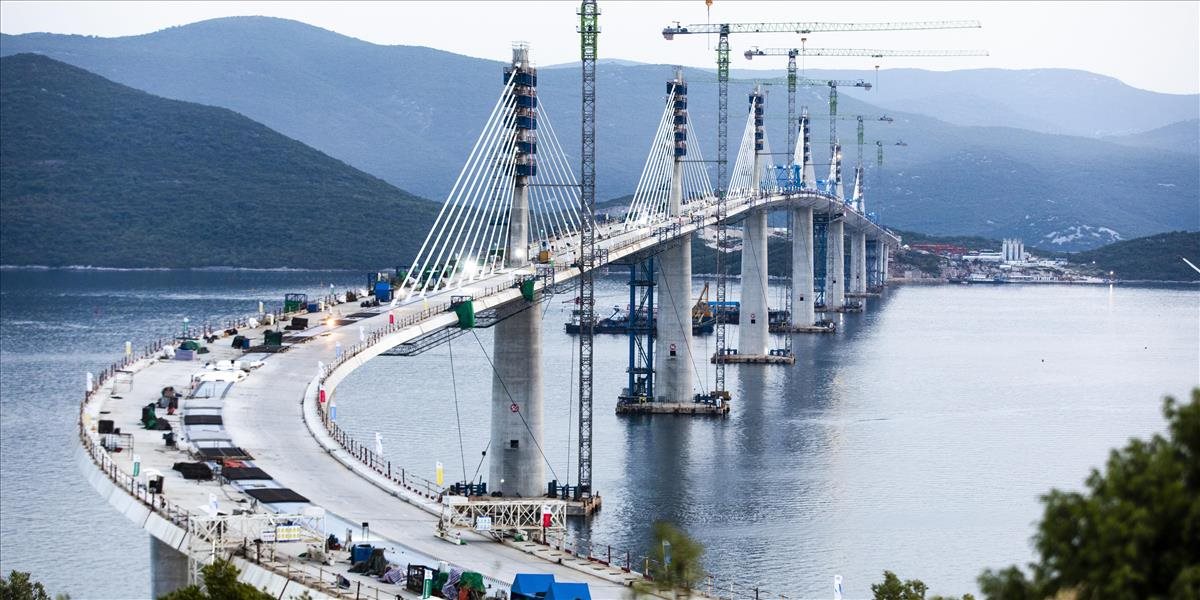 V Chorvátsku dokončili kľúčový Pelješacký most. Uľahčí vodičom cestovanie na juh krajiny