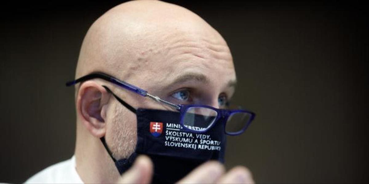 Branislav Gröhling vyzýva rodičov, žiakov aj učiteľov, aby ešte v auguste využili možnosť očkovania