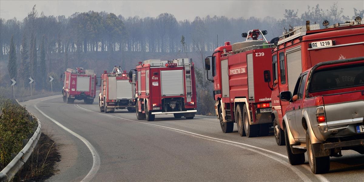 Grécko prehráva boj s lesnými požiarmi! Miestnym hasičom prišli na pomoc kolegovia zo zahraničia
