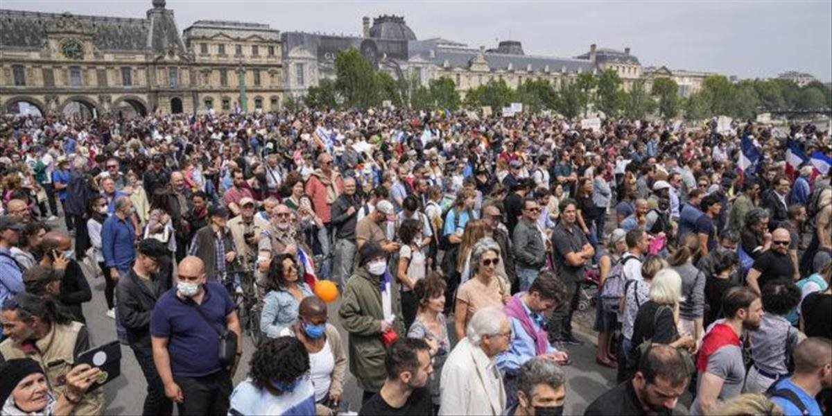 VIDEO: Státisíce Francúzov protestovali proti covid pasom