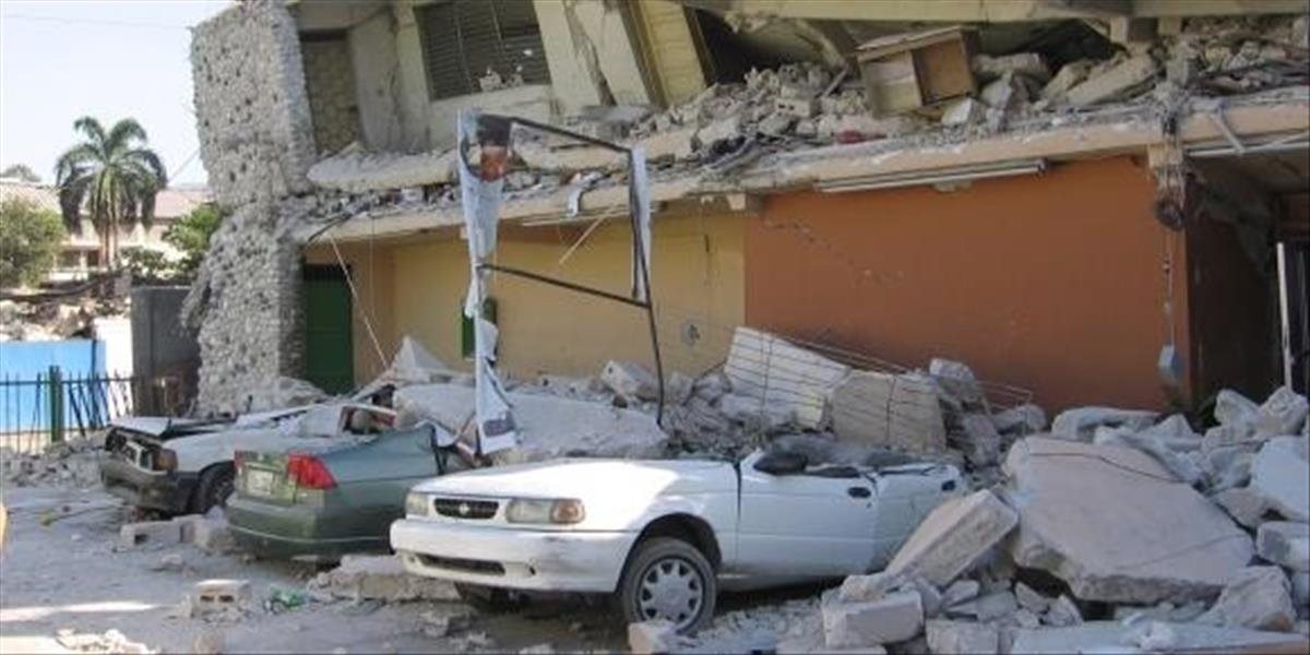 Haitské zemetrasenie zabilo minimálne 300 ľudí