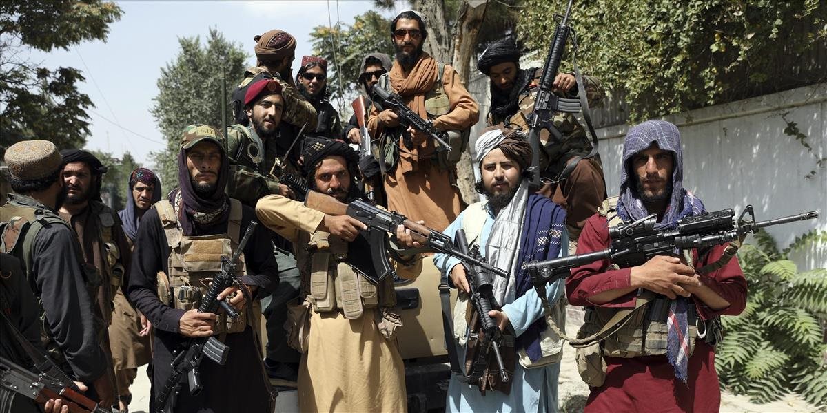 Afganci sa búria proti Talibanu. Na viacerých miestach organizujú protesty