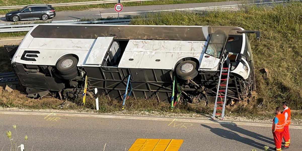 V Nemecku havaroval autobus s českými turistami, hlásia desiatky zranených