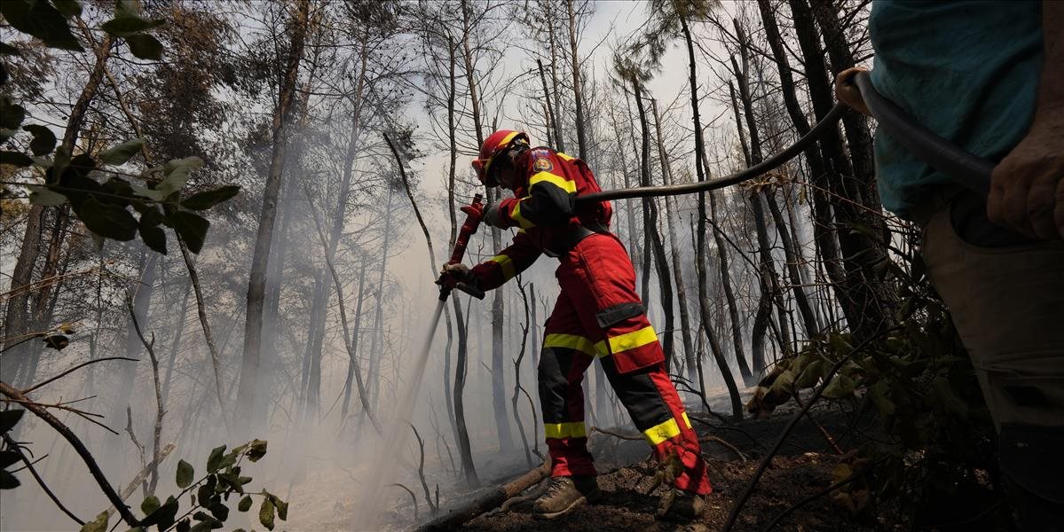 Ostrov Eubója, odkiaľ sa vrátili slovenskí hasiči, je opäť v plameňoch
