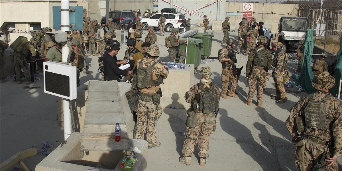Z Afganistanu začali odchádzať prví americkí vojaci zaisťujúci evakuácie