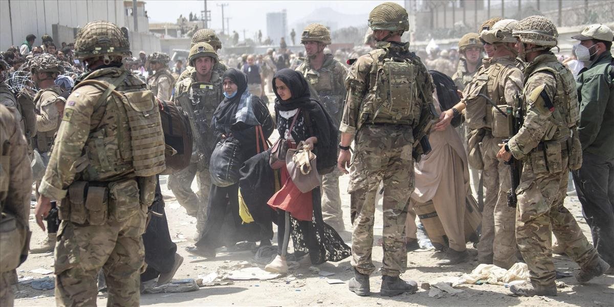 USA i Británia varujú pred hrozbou teroristických útokov na letisku v Kábule