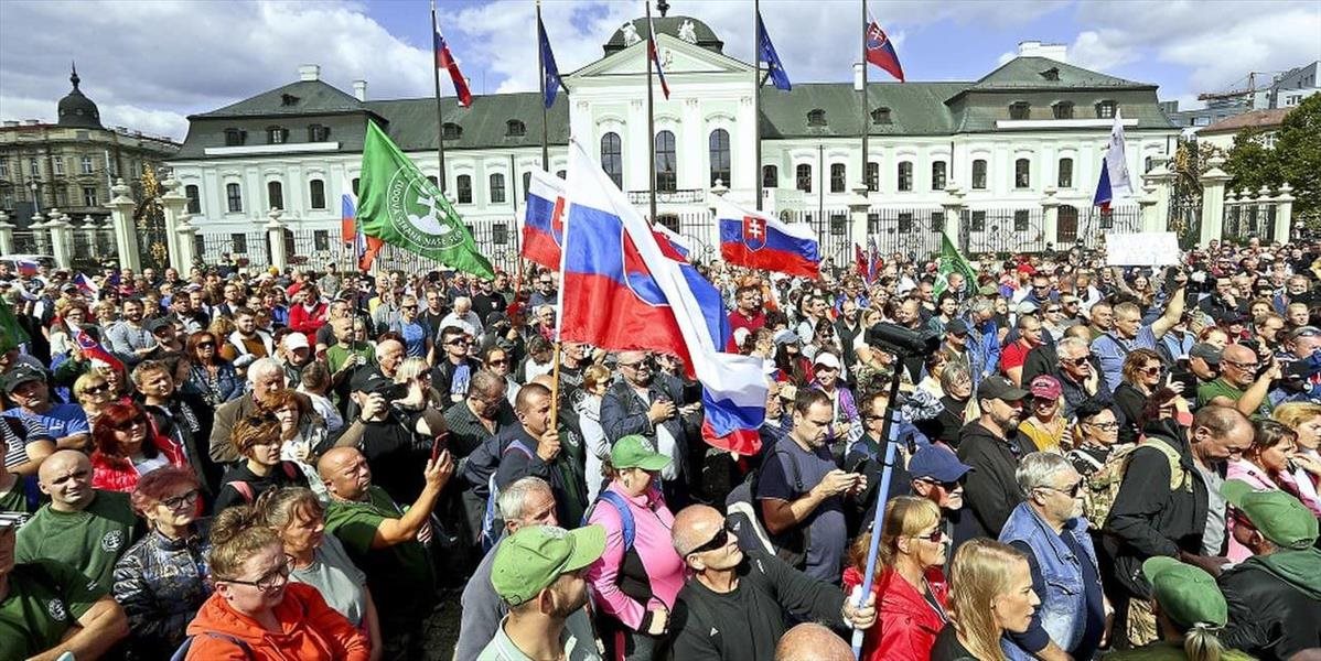 Protesty sa konali v Košiciach i Bratislave. Polícia použila slzotvorný plyn