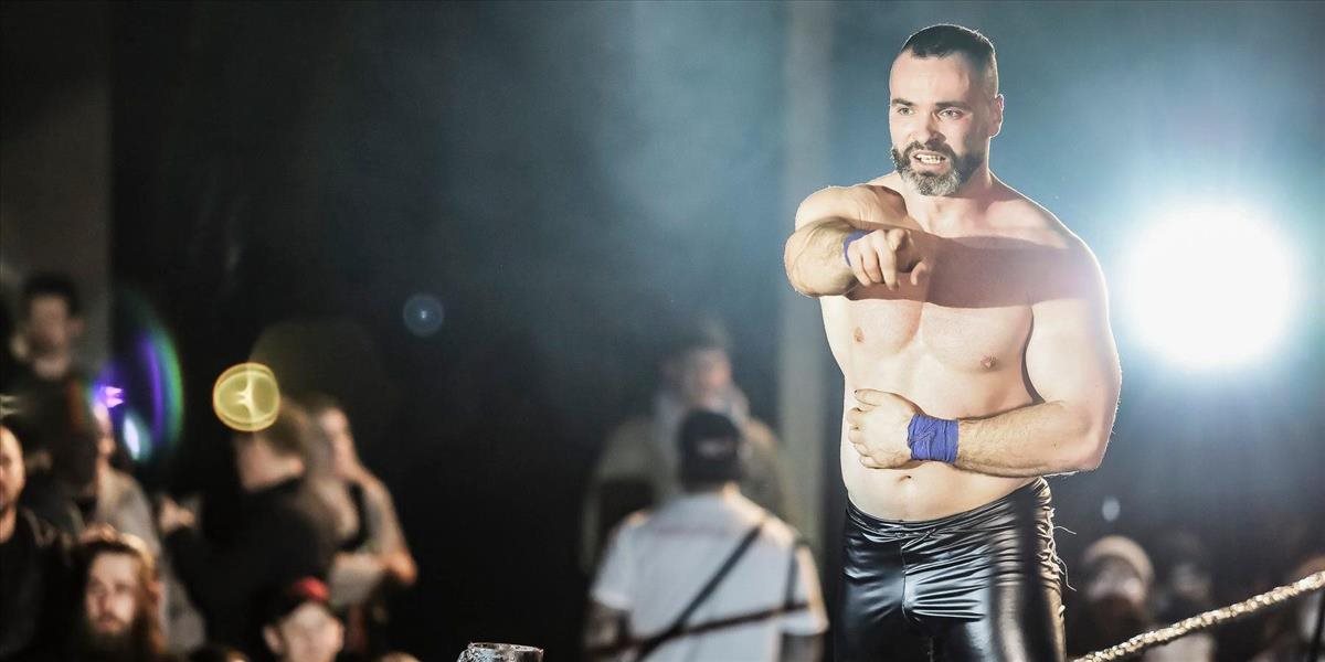 ROZHOVOR: Alkohol a zábavu vymenil za drinu v Kanade. Hnúšťan Erik si splnil sen a stal sa profesionálnym wrestlerom
