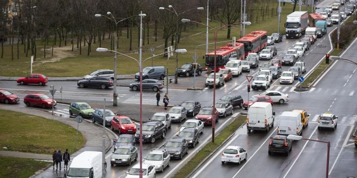 Vodiči, pripravte sa! Rozsiahlym dopravným obmedzeniam sa v Bratislave počas návštevy pápeža nevyhnete