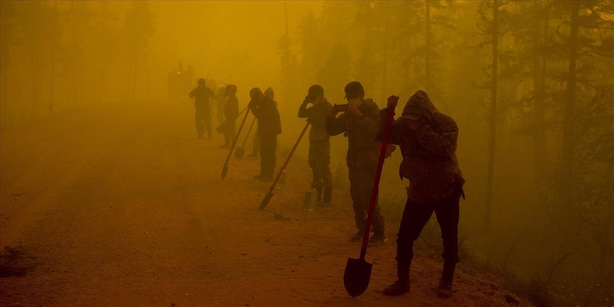 Rusko bojuje s lesnými požiarmi. Plamene spustošili oblasti veľké ako polovica rozlohy Nemecka