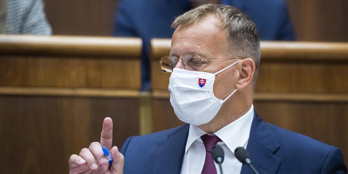 Podľa Petrova chcelo hnutie Sme rodina kvôli Santusovej povaliť vládu!