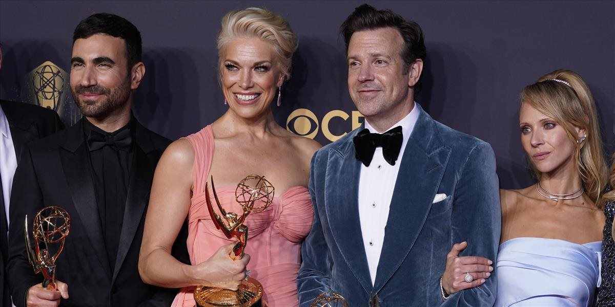 Najviac cien Emmy získali seriály Koruna, Dámsky gambit a Ted Lasso