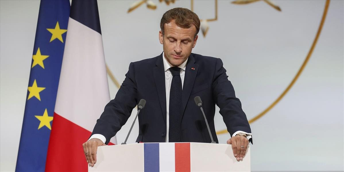 COVID pas francúzskeho prezidenta unikol na sociálne siete
