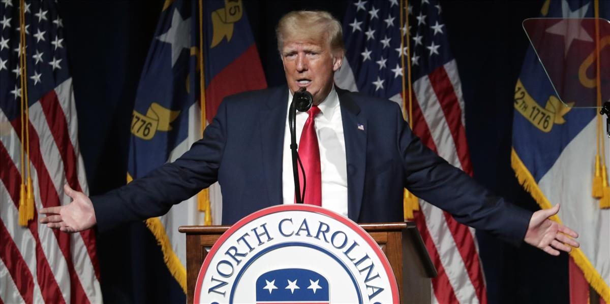 Bývalí spolupracovníci Donalda Trumpa budú vypovedať v súvislosti s útokom na budovu Kapitolu