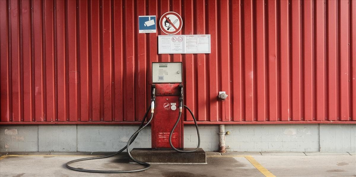 VIDEO: Londýnski taxikári nemôžu pracovať pre nedostatok palív. Problém sa týka i zdravotníkov