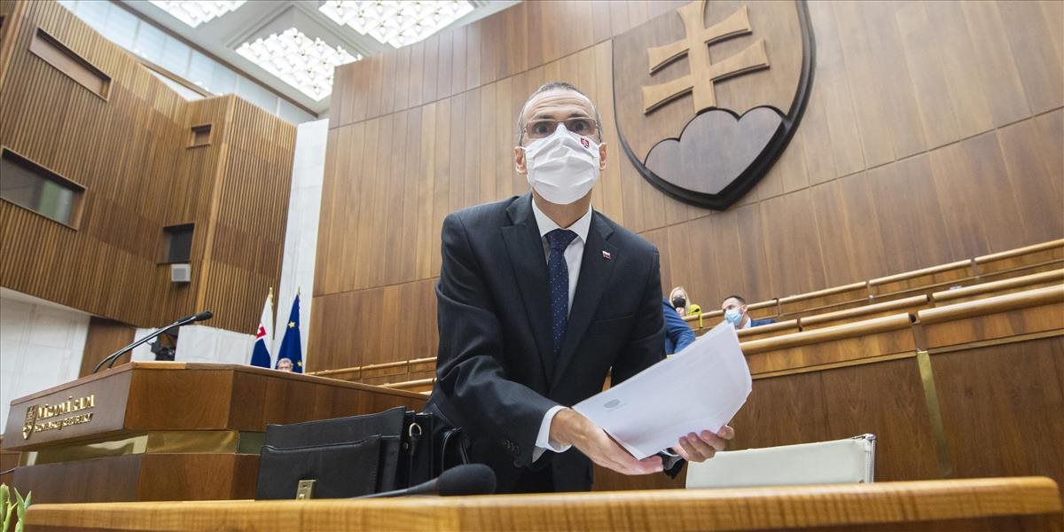 Žilinka kritikou v parlamente nešetril! Od opozície si vyslúžil obrovský potlesk!