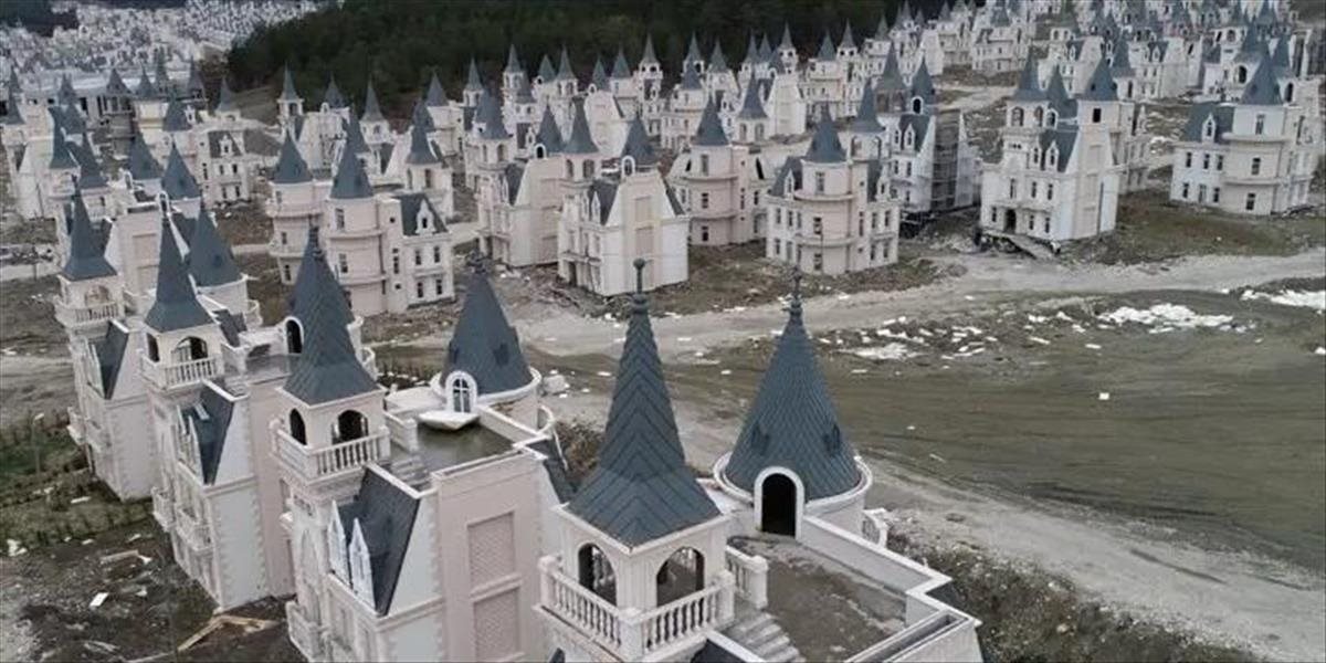 VIDEO: Toto ste ešte nevideli! Bizarné miesto, ktoré sa skladá zo stoviek opustených hradov