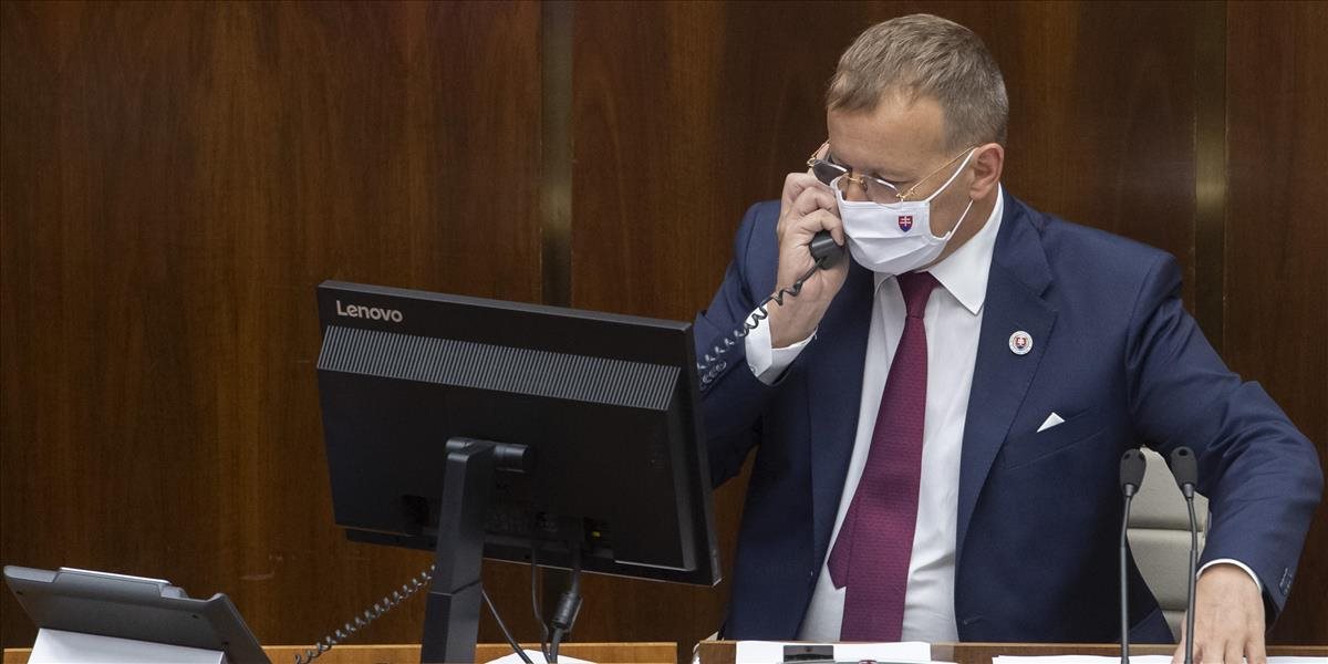 Štátna kasa je prázdna. Ministerstvá musia uťahovať opasky