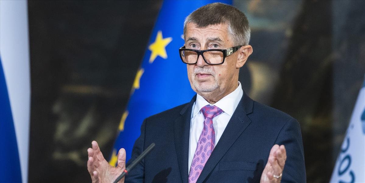 V Čechách otvorili volebné miestnosti. Boj o poslanecké kreslá je na konci