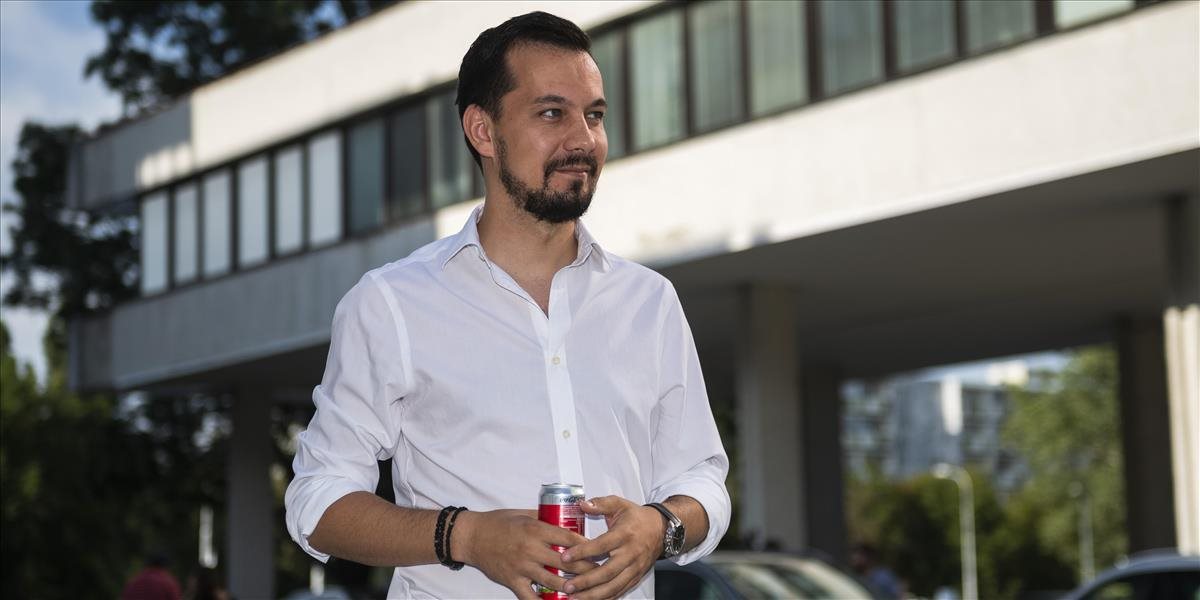 Počiatek si naďalej užíva vilu Cannes. Slovenské zákony na neho nestačia