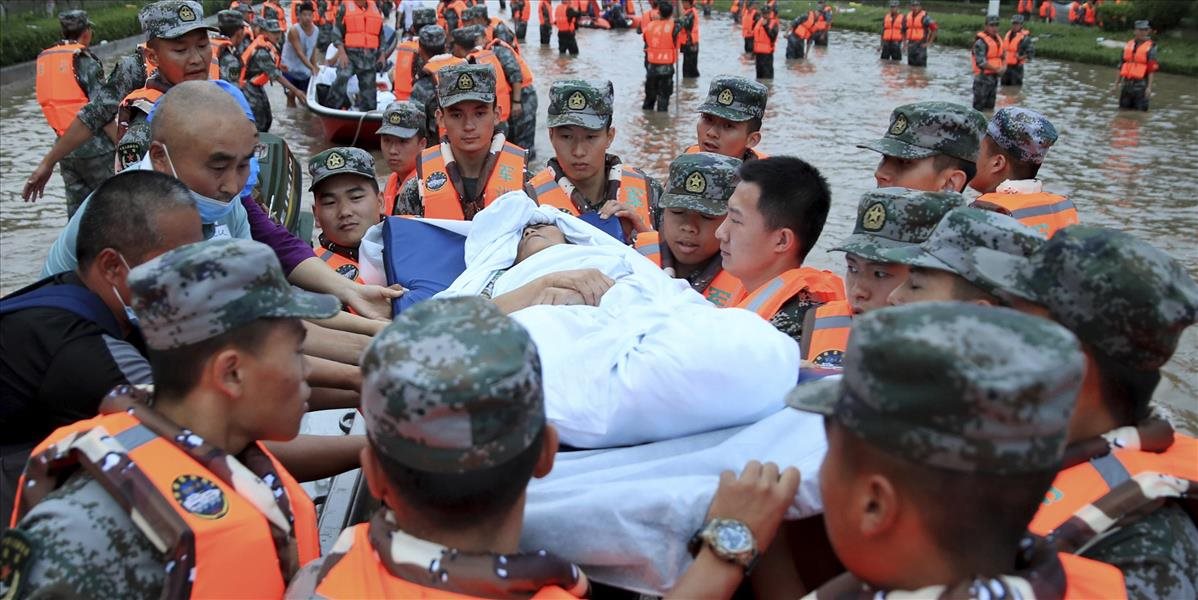 VIDEO: Čínu postihli mohutné záplavy. Z domu vyhnali takmer 2 milióny ľudí