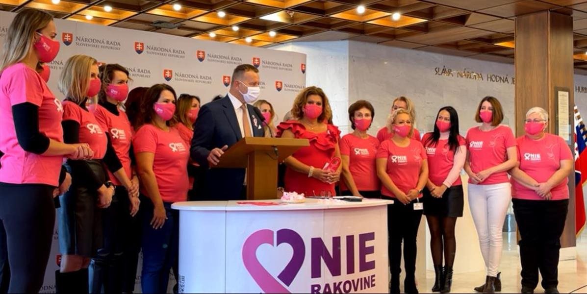 Boris Kollár bojuje za zdravé prsia a Bratislavský hrad sa rozsvieti na ružovo!