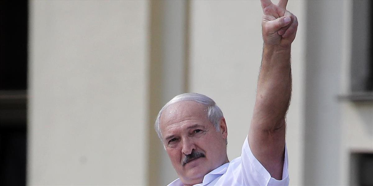 Lukašenko opäť úradoval. Ministerstvo náhle zrušilo povinné nosenie rúšok