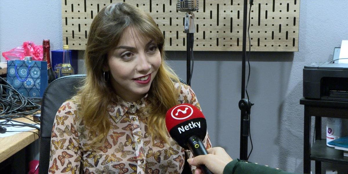REPORTÁŽ: Šikanu a depresie pretavila do hudby - speváčka Marina Laduda prináša horúci videoklip Some Worlds Crumble!