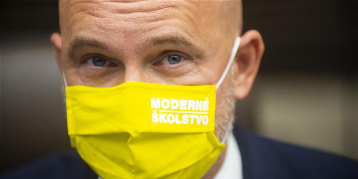 Minister školstva vyzýva ľudí, aby počas sviatkov obmedzili cestovanie