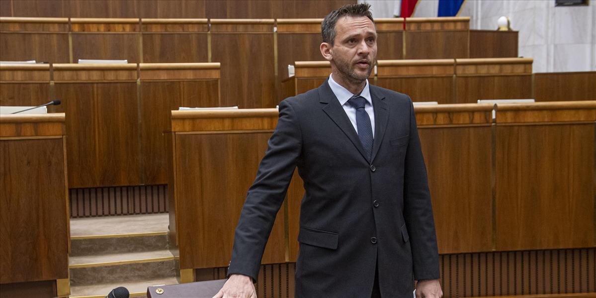 Poslanec Krošlák dal košom klubu OĽANO. Dôvodom je Matovič!