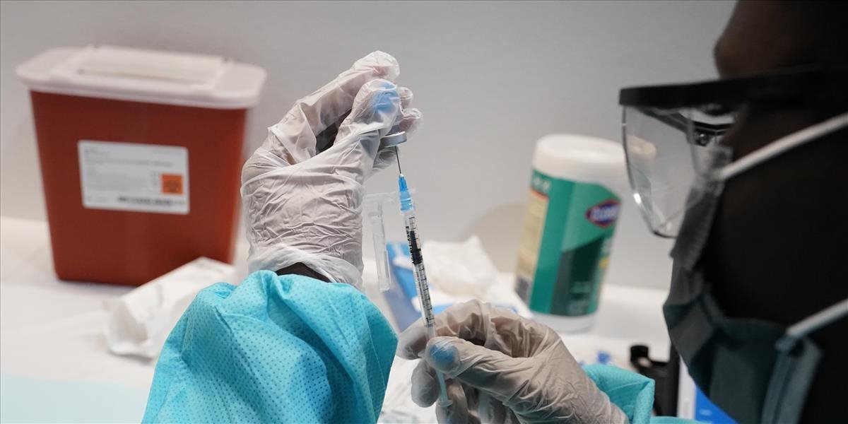 Tretiu dávku vakcíny proti koronavírusu dostalo už 74-tisíc ľudí na Slovensku