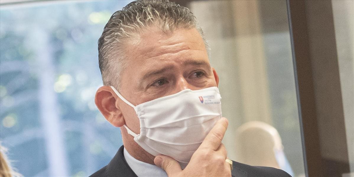Minister Mikulec nepovažuje za šťastné, aby pracovník ÚIS hodnotil advokátov