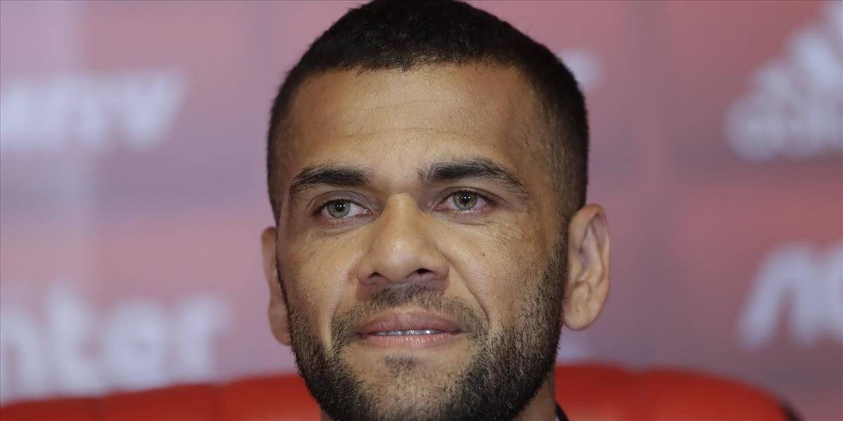 Dani Alves sa vracia do Barcelony, bude hrať za jedno euro!