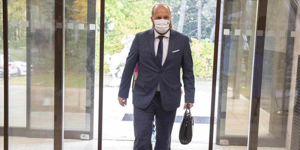 Vláda stále nechválila prísnejšie opatrenia pre nezaočkovaných. Strana SaS si zobrala čas na rozmyslenie