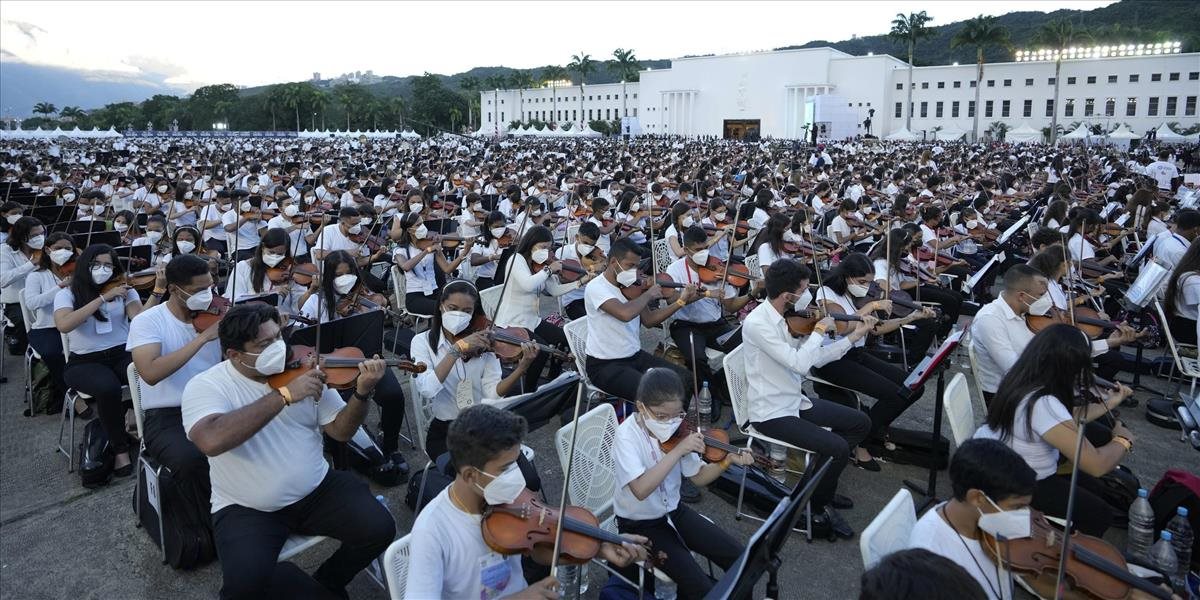 VIDEO: Vo Venezuele vytvorili rekord. Vypočujte si najväčší orchester na svete