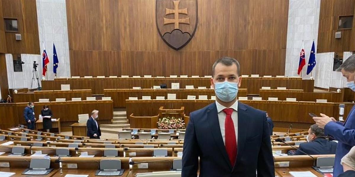 REPORTÁŽ: Poslanec za Sme rodina Ľuboš Krajčír sa zastal Simy Magušinovej: „Takéto výroky sú za hranou akejkoľvek slušnosti!“