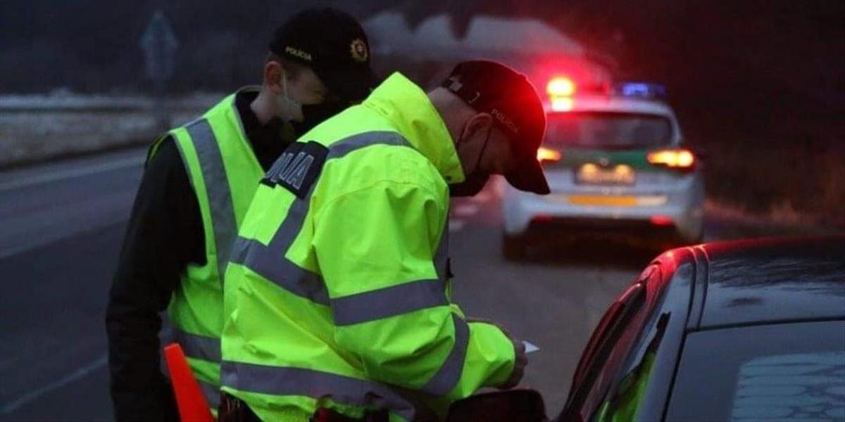 Polícia sprísňuje kontroly na hraniciach. Za porušenie nariadení hrozia vysoké pokuty