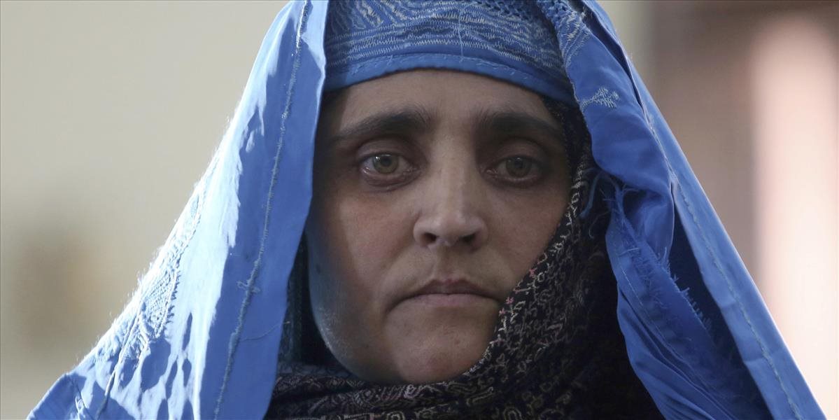 Známe "afganské dievča" z obálky National Geographic evakuovali do Talianska