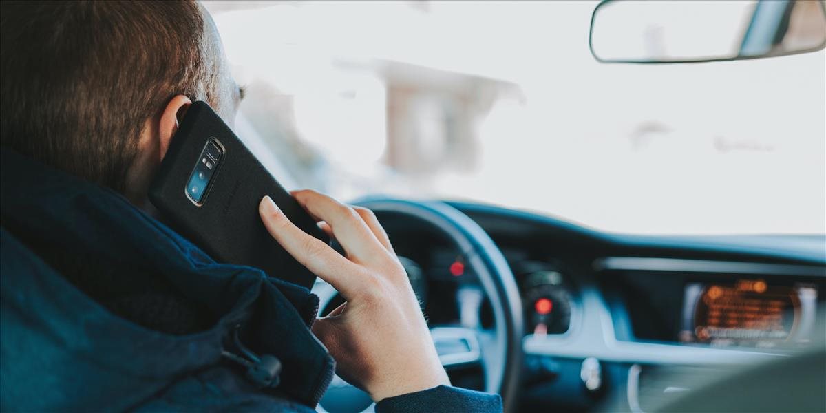 Za prekročenie rýchlosti či telefonovanie za volantom môže hroziť 6-mesačný zákaz činnosti
