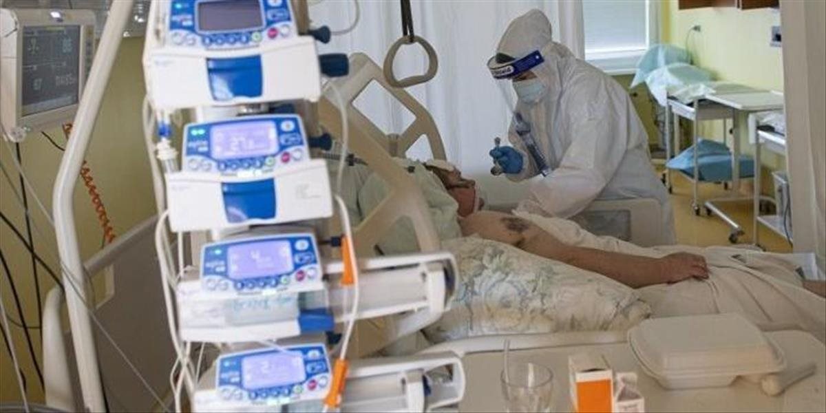 Situácia v nemocniciach je kritická! Vyčerpaným zdravotníkom už pomáhajú vojenskí lekári