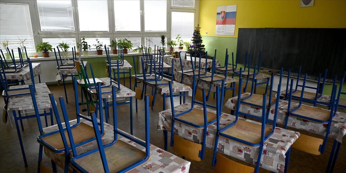 Päť regionálnych úradov pristúpilo k plošnému zatváraniu škôl