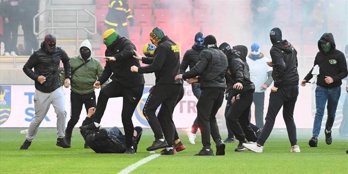Polícia žiada verejnosť o pomoc pri stotožnení výtržníkov zo zápasu Spartak - Slovan