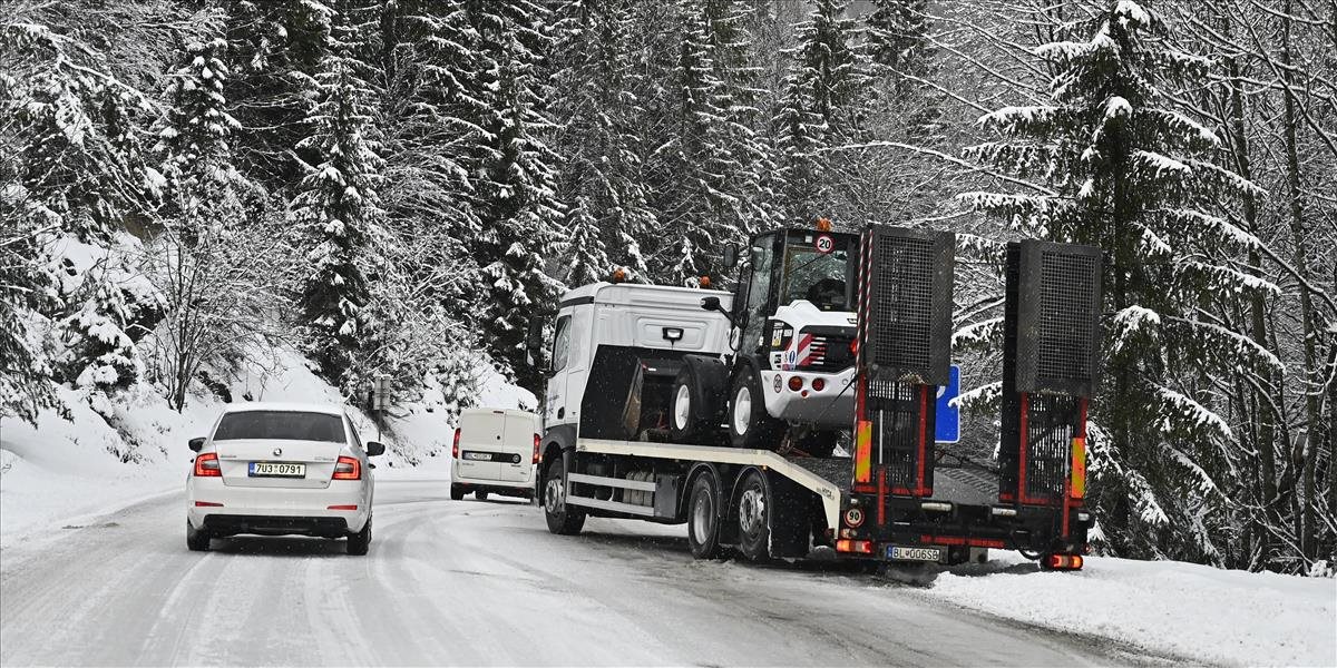 Donovaly sú pre husté sneženie uzavreté pre nákladné autá nad 10 metrov