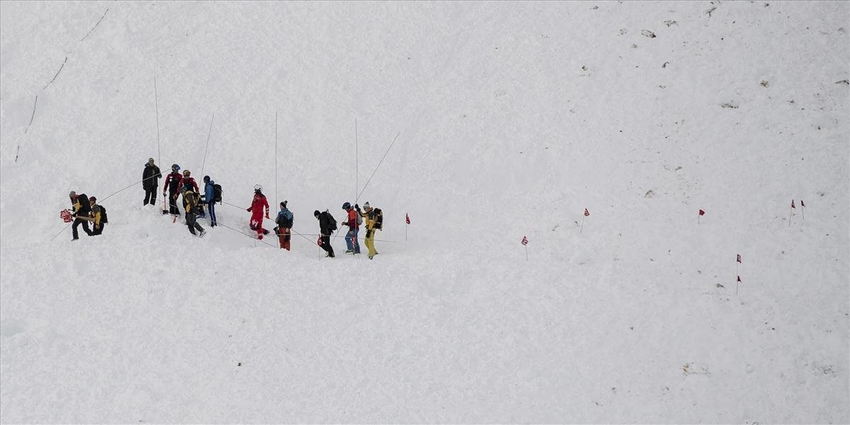 Lavína v Rakúsku usmrtila troch ľudí. Skupina lyžiarov sa vybrala po nevyznačených zjazdovkách