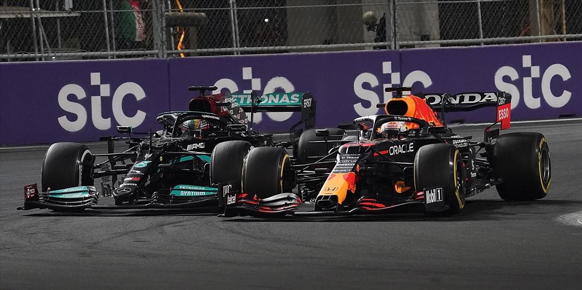 F1: Šialené preteky v Saudskej Arábii vyhral Hamilton, o majstrovi sveta sa rozhodne v Abú Zabí