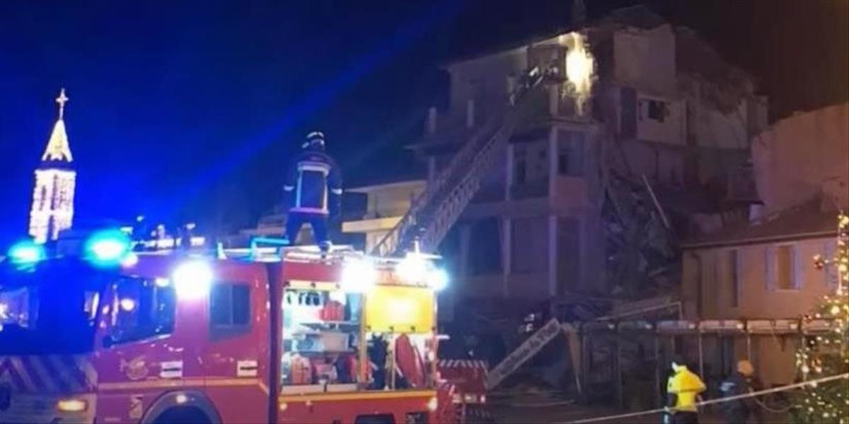 Vo Francúzsku sa zrútil bytový dom. V troskách uviazlo niekoľko ľudí