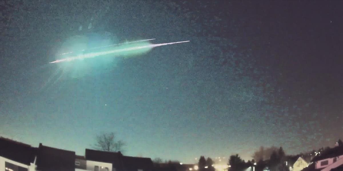 VIDEO: Videli ste na oblohe záhadný žiariaci objekt? Nie ste sami